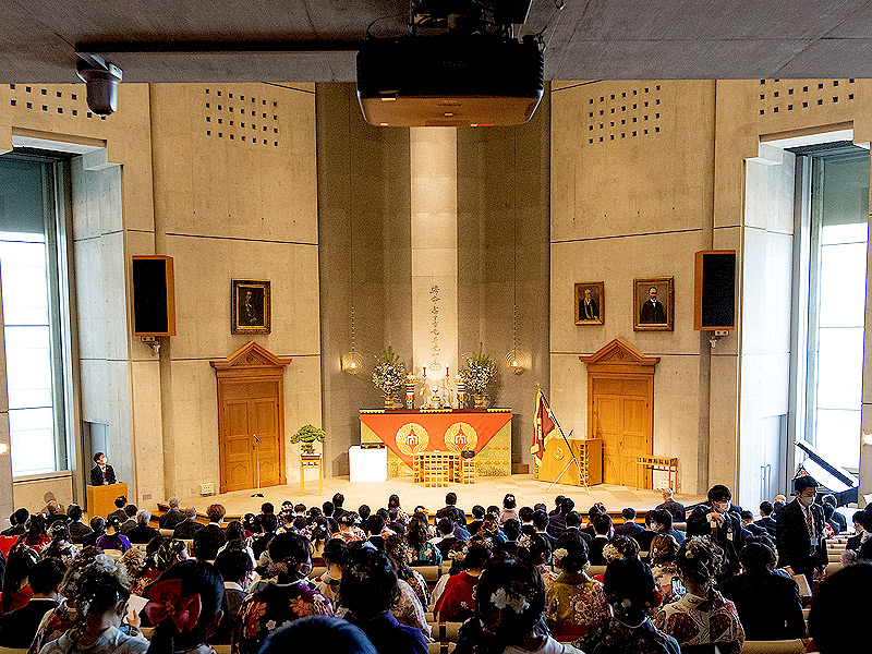 【大谷大学】女性僧侶・英月さんと、浄土真宗の大学へ！大谷大学キャンパスめぐり～赤レンガの旧本館、総合研究室から博物館、地下書庫、絶品ジェラート付き～