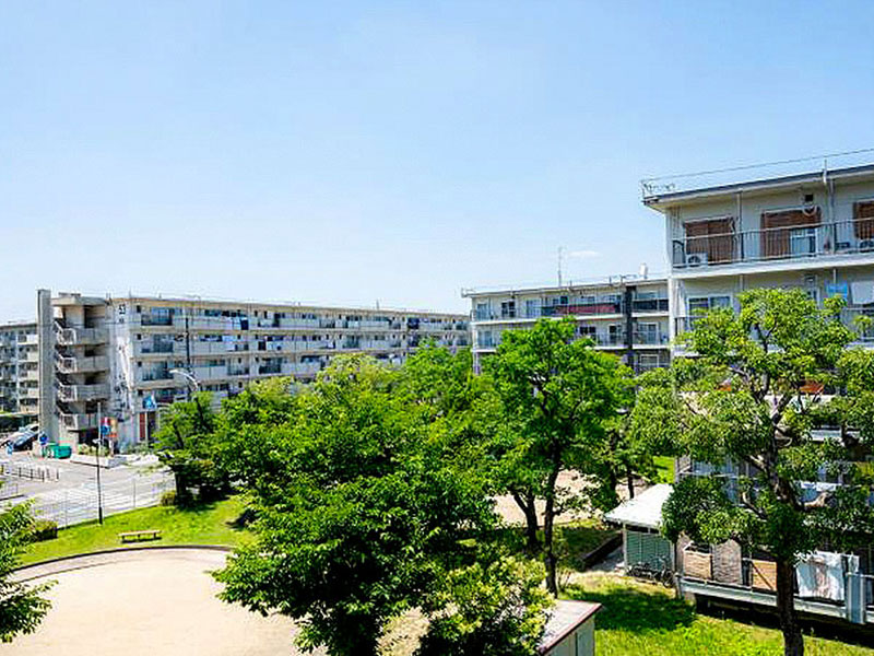 【中宮第3団地】MUJI ✕URによる団地のリノベーション！ 団地愛好家とお部屋拝⾒～団地壁画の宝庫！UR都市機構さん全面協力、団地にハマるスペシャルツアー～