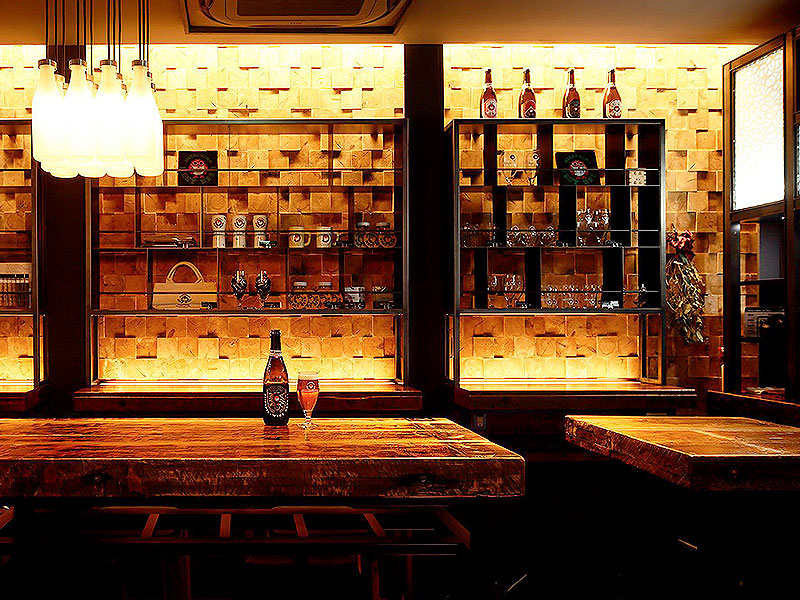 【東京駅】日本の中央駅はビールの楽園！？ビアチューバーと駅チカ3つのBAR巡り～ストリート酒場から絶品タップビール飲み比べ、ペアリングおつまみ付き～