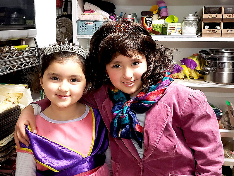 【ユダヤ教会堂】日本首席ラビとシナゴーグへ！ユダヤ仮装の一大祝宴を体験～祭礼具を特別拝見、ユダヤ三千年の信仰、伝統菓子「ハマンの耳」をいただく～