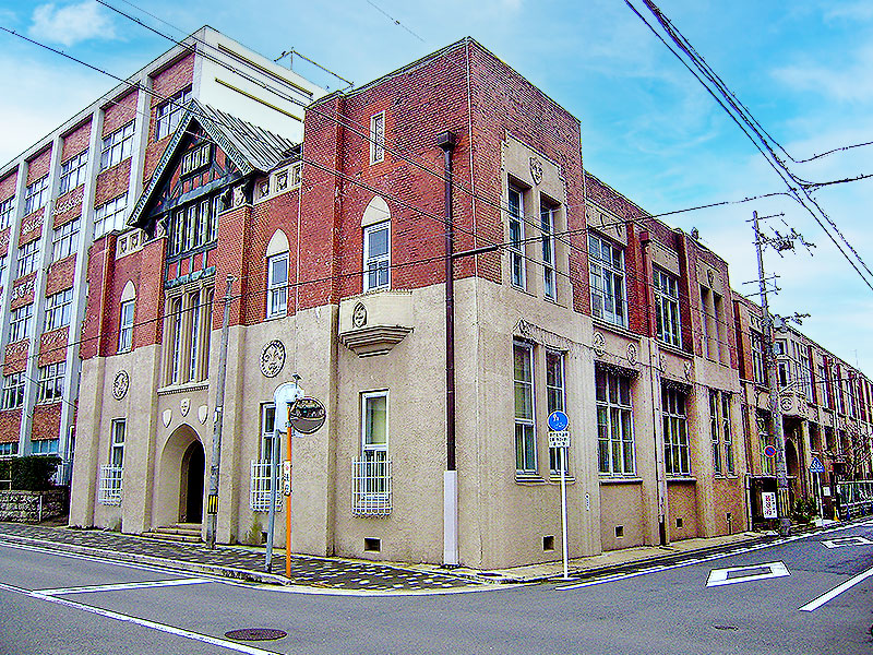 【部員限定】毛利先生と平安女学院キャンパスへ！非公開校舎群を特別に拝見～ヴォーリズ事務所の高校建築、明治の煉瓦学舎、荘厳なゴシック聖堂まで～