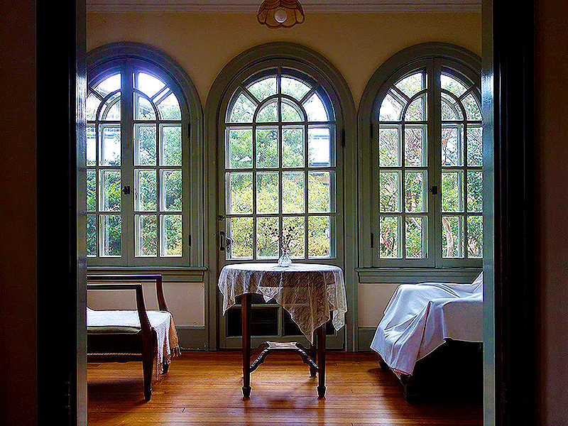 【北白川】建築探偵と、アカデミックな邸宅街へ！ヴォーリズの名作建築を拝見～鴨東教会から銀月アパート、昭和初期の濃厚なモダニズムを見つける小旅行～