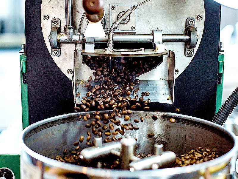 【日本珈琲焙煎研究所】下町所長の白熱コーヒー教室！奥深き焙煎の世界へ～焙煎体験、珈琲＆スイーツ絶品マリアージュ、究極の一杯を探求せよ～