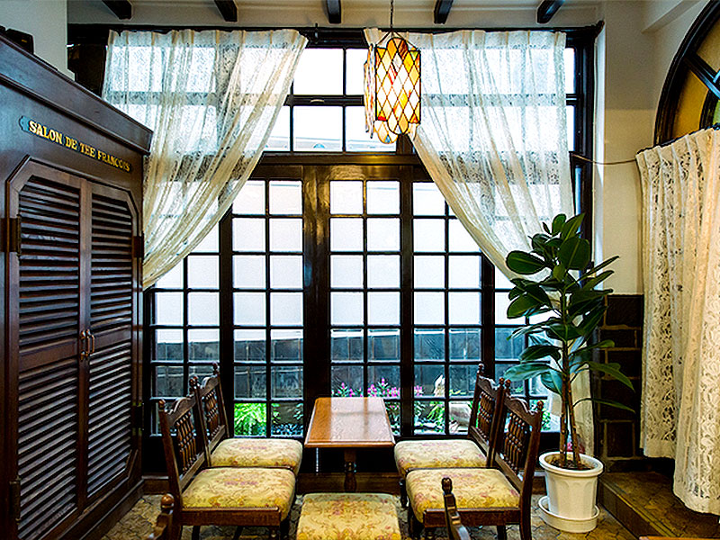 【フランソア喫茶室】京都を代表する老舗喫茶、開店前に貸切拝見＆特別モーニング～イタリア豪華客船を模したレトロ建築、店主の案内と可愛いお土産付き～