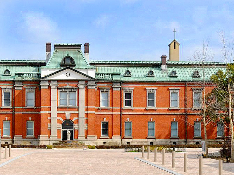 【聖母女学院】“軍都”のモダン建築めぐり、旧陸軍2つの司令部庁舎を拝見～五芒星の瓦にサーベル痕！？聖母女学院から教育大、京都の戦争遺跡を訪ねて～