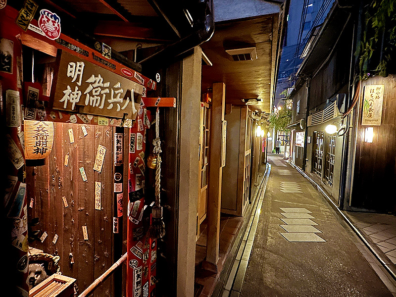 【京極通】京都一の繁華街に潜むウラの顔！怪談史研究家とたどる民間信仰～首切りの処刑場、地獄の地蔵、迷子探しの信仰…裏路地のお狸さんまで～