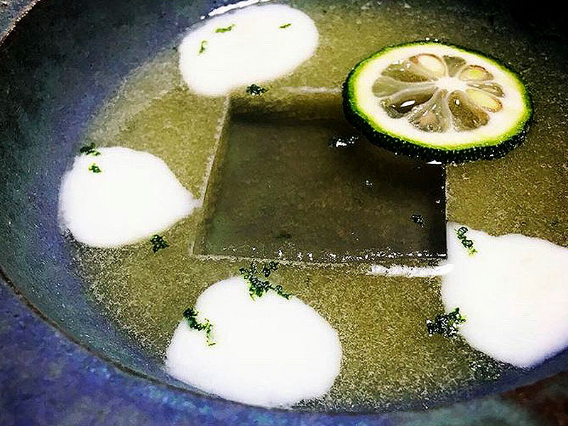 【みのり菓子】幻の菓子職人が贈る京町家茶会、宝石のようなスペシャルコース～メロンの寒天寄せ、あんず羹、茗荷のくず餅…見たことない和菓子の新世界～