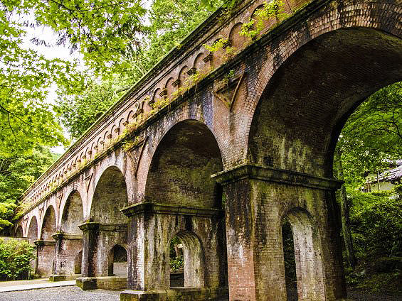 【南禅寺】気功師といく南禅寺・秘密のパワースポット、水と岩が織り成す聖域へ～茶時空間「好日居」で気功トーク、中国茶をいただきながら～