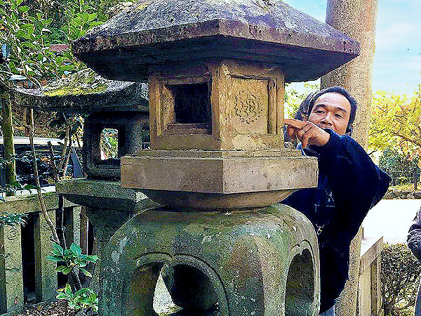【八坂】愛おしき石の世界！石マニア庭師と、古社寺の石造物を味わい尽くす～キレキレ鳥居、月下氷人石、鎌倉時代のイケメン宝塔…円山公園から知恩院まで～