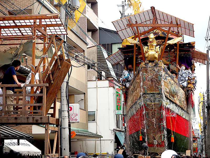 【祇園祭・曳初め】「祇園祭オタク」吉村といく前祭、山建てと曳初めを廻る～祭り支度のクライマックス！今、巨大な鉾が動き出す～