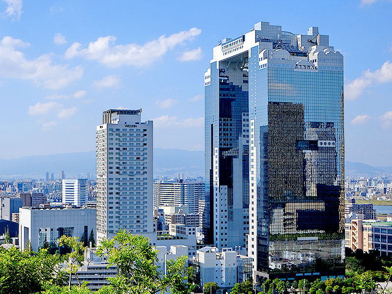 【梅田スカイビル】建築史家・倉方先生と、巨匠・原広司の代表作へ特別潜入ツアー～地上170mの空中都市！非公開の空中ブリッジ、関係者フロア、秘密の機械室まで～