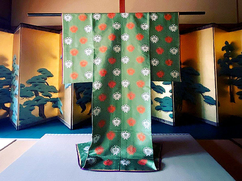 【山科伯爵邸】30代後嗣といく、平安より歴代天皇に仕える山科家旧邸を特別案内～宮中の装束を司る衣紋道山科流、束帯から源氏物語図屏風、数々の御宝物を拝見～