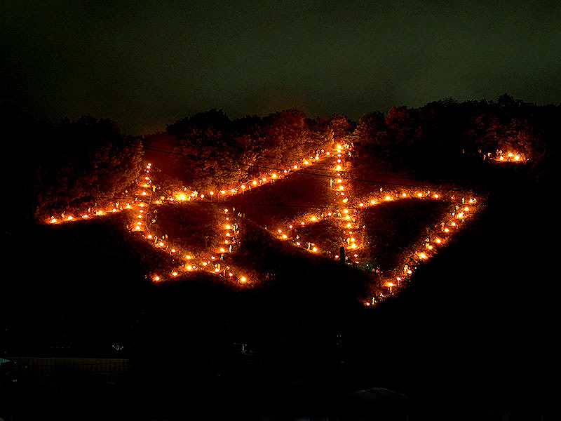 【五山送り火】謎多き「妙法」ものがたり、法華宗の聖地・松ヶ崎で題目踊り ～迫力の炎を間近で拝み、日本最古の盆踊り、里に受け継がれる信仰の姿～