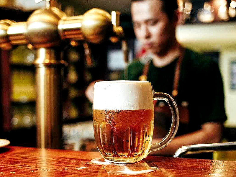 【肥後橋】理系ビア博士と絶品ビアバー呑み歩き！最高の一杯を叶える達人を訪ねて～世界コンペ8度金賞！驚きの泡ビールから世界初の黄金色チェコビールまで～