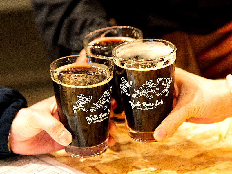 【梅小路醸造所】ついにオープン！醸造所＆ビアテラス特別貸切、絶品5種呑み比べ～生まれ変わる中央市場場外エリア、クラフトビールと市場グルメのペアリング～