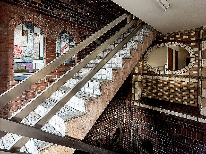 【兵庫津】造船所連なる海運の要衝へ！御崎ビル＆巨大冷蔵倉庫へ特別潜入～産業遺産探検家といく、日本最大級の兵庫運河から船舶ドッグまで～