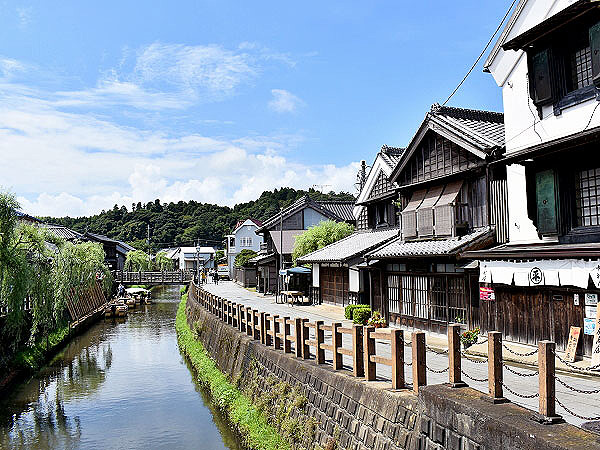 【佐原】境界協会と、江戸にまさる水郷都市へ！大人の遠足・貸切バスツアー～川舟行き交う関東初の重伝建！聖地・香取神宮から伊能忠敬旧宅まで～