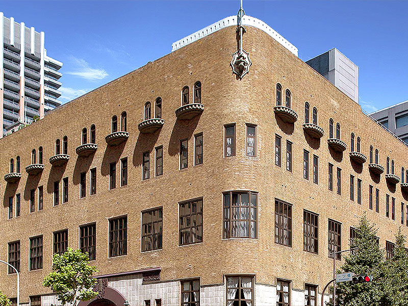 【学士会館】さよなら学士会館！甲斐みのりさんと、クラシックホテルで昼食を～日本最古の倶楽部建築へ！帝大卒業生たちの社交サロン、宴会場を借り切って～