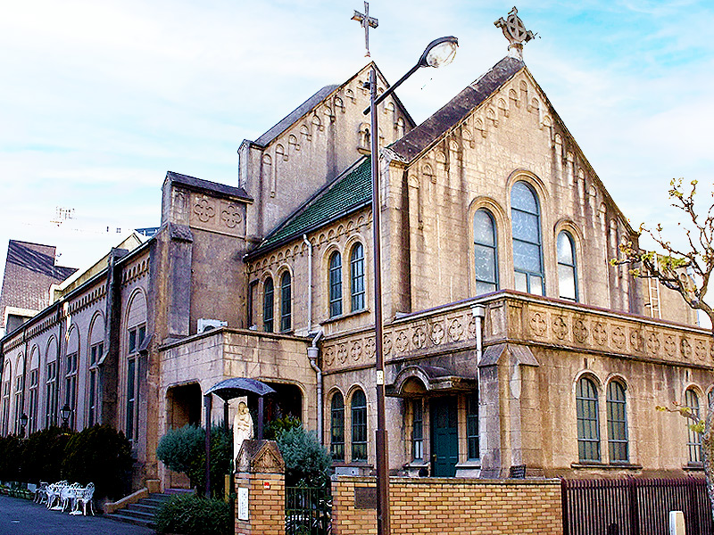 【神田】一度は訪れたい東京2つの教会めぐり、美術家と祈りの聖堂を拝見～圧巻14面ステンドグラス！東京最古級の教会、三角屋根のバシリカ聖堂まで～