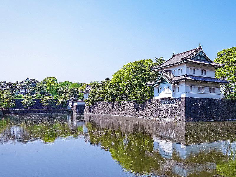 【皇居東御苑】庭師といく日本最高峰の城、江戸城と宮廷庭園が交じる桜の御苑へ～将軍の二の丸庭園、天皇発案の雑木林、百人番所から天守閣跡まで～