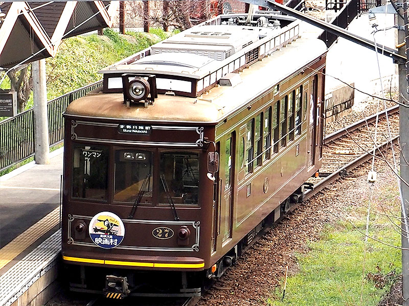 【嵐電】紅葉の嵐電ぶらり途中下車の旅、京都唯一の路面電車に乗って～レトロな駅舎、あゝ懐かしの踏切、秋色のローカル線をいく～