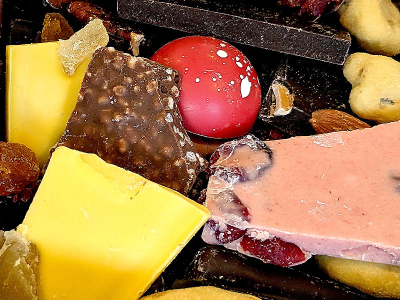 【月島グルメ】路地とレトロと美食の街へ！桜の下町、月島グルメ堪能ツアー～絶品佃煮、老舗の和菓子、工場直売の高級ショコラ…名店は路地にあり～