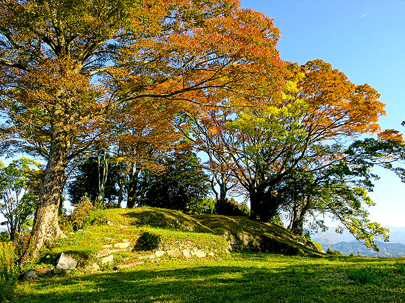 【宇陀松山城】梅林崖長と宇陀松山城バスツアー！小堀遠州が「破城」した境目の城～そのとき戦国は終わった！驚異の四連続枡形、重伝建の町並み続く城下町まで～