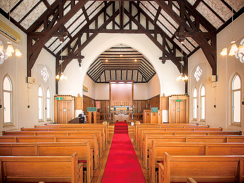 【浅草】一度は訪れたい東京2つの教会めぐり、美術家と祈りの聖堂を拝見～戦災を乗り越えた下町ゴシック教会、列柱並ぶ神殿のような礼拝堂まで～