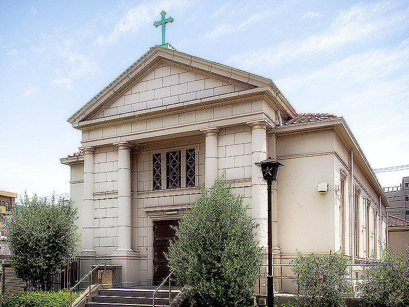 【浅草】一度は訪れたい東京2つの教会めぐり、美術家と祈りの聖堂を拝見～戦災を乗り越えた下町ゴシック教会、列柱並ぶ神殿のような礼拝堂まで～