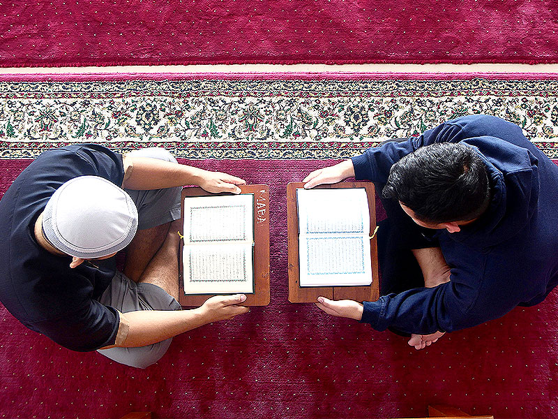 【イスラムモスク】大阪に息づくムスリム文化、ヘリザル会長がモスク内部をご案内～面白すぎるイスラム世界！礼拝堂からコーラン、ハラルフード体験まで～