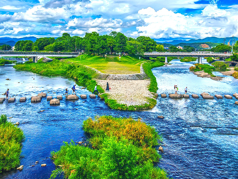 【鴨川】担当技術者と「鴨川」大解剖！京都の一大プロジェクトにグッとくる～京都人最愛の川をどうつくる？千鳥の飛び石、江戸時代の石垣、モダン橋梁まで～