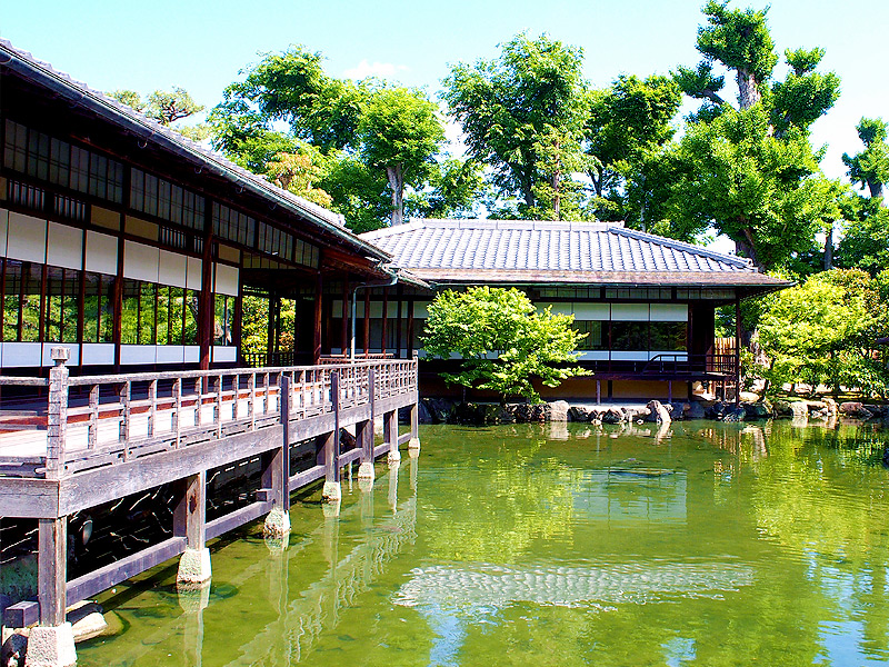 【渉成園】おにわさんと、東本願寺の迎賓館＆秘められた「源氏物語」浮舟の庭へ～文人趣味の御殿群、饗宴文化が生んだ池泉庭園、M.Pキーンの現代庭園まで～