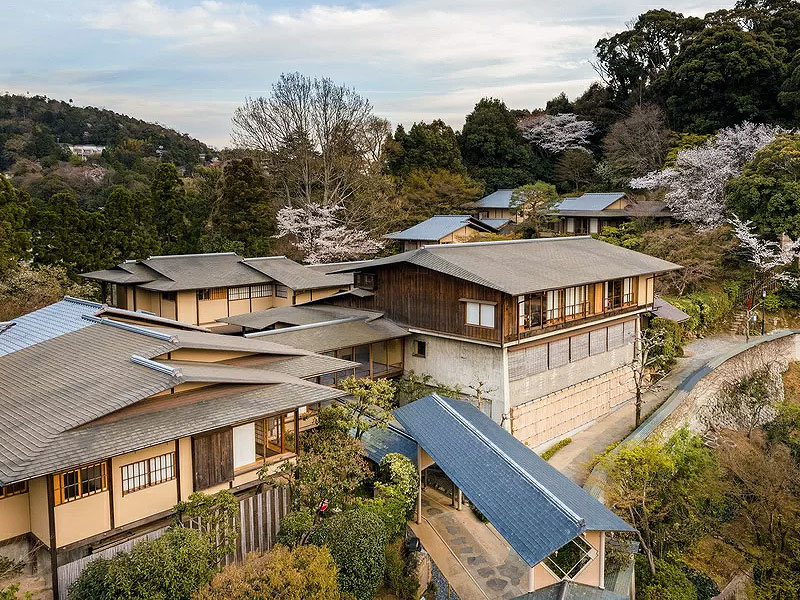 【ウェスティン都ホテル】村野藤吾の傑作建築、本館＆佳水園スペシャルツアー～村野スイートから秘密の階段まで、ミシュランシェフの特別コースランチ～