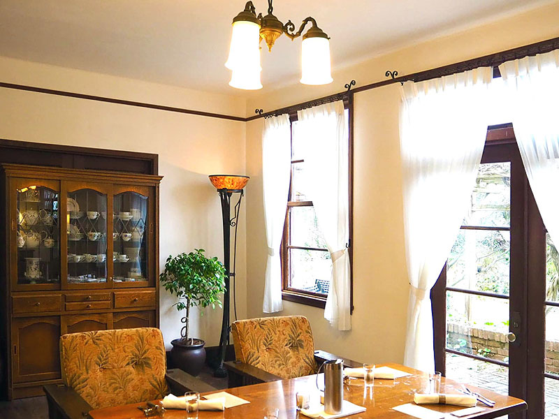 【クラブハリエ】ヴォーリズ建築2つの邸宅へ、クラブハリエ特別室で貸切ティータイム～和と洋の融合からスパニッシュ様式まで、優しくて温かいヴォーリズ建築の魅力～