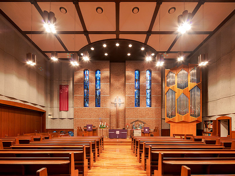 【大久保】一度は訪れたい東京3つの教会めぐり、美術家と祈りの聖堂を拝見～壮麗な日本最大の礼拝堂、聖なる“バッハの教会”、鈴木さんの母教会まで～