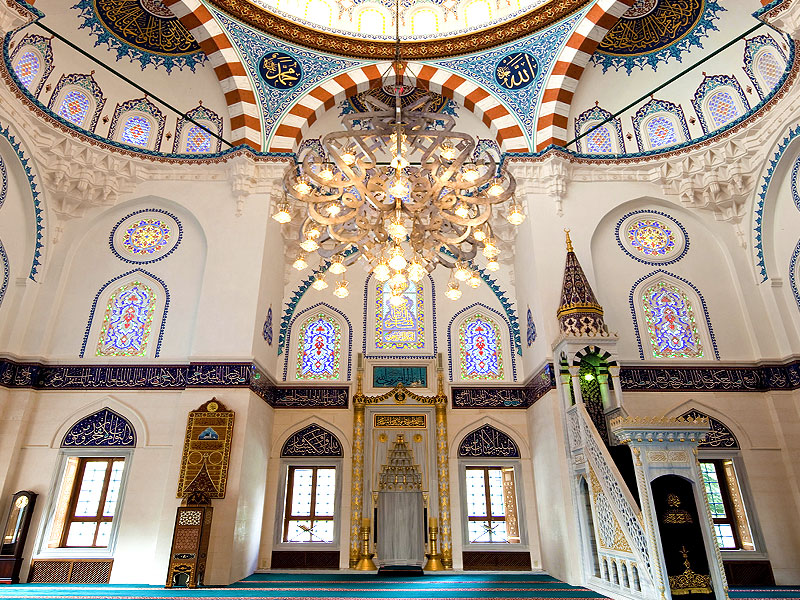 【東京ジャーミイ】下山さんと日本最大のモスクへ！オスマン様式の建築美を堪能せよ～まるで異世界、壮麗すぎるイスラム文化！礼拝体験から特別ハラルランチまで～