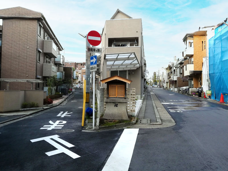 【Y字路】Y字路には歴史とロマンが詰まってる！迷路のようなY字路天国・吉田へ～旧街道、廃河川、路地裏探検！古代・中世・近代から読み解く一大文教エリア～