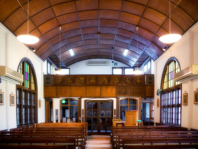 【世田谷】一度は訪れたい東京3つの教会めぐり、美術家と祈りの聖堂を拝見～移築され残った奇跡の教会堂、ルルドの洞窟、米軍かまぼこ兵舎まで～