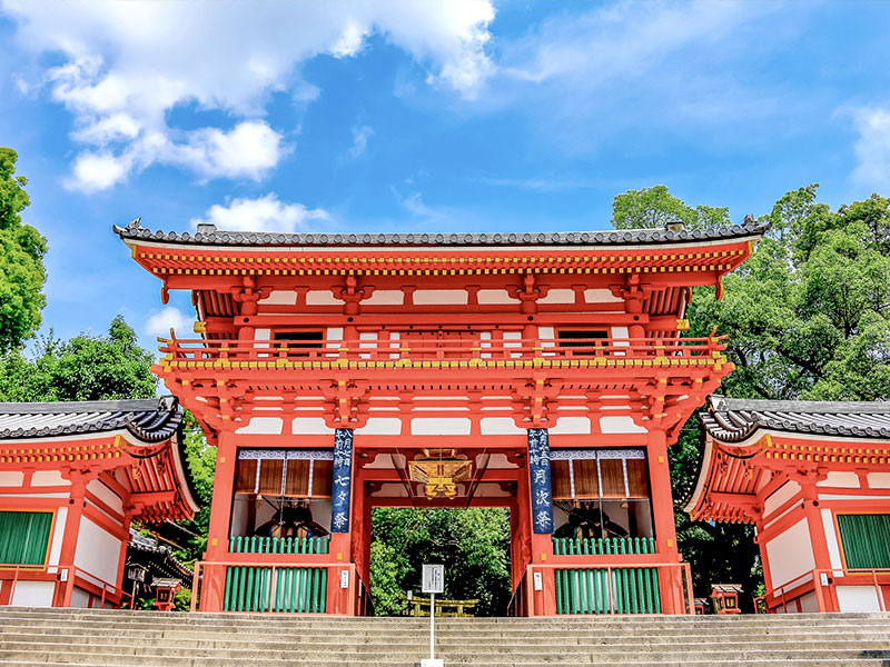 【八坂神社】シゲちゃんと“祇園詣”ツアー！祇園祭の御旅所から日本一の花街へ～祇園社VS知恩院！四条河原町に大鳥居？幻の遊郭、戦争が生んだY字路まで～