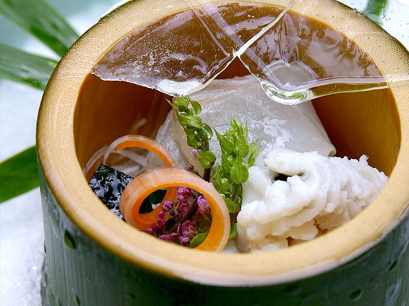 【京大和】幕末維新の舞台「翠紅館」広間貸切、7代目女将がもてなすスペシャルツアー～小五郎ら志士たちが集った山荘で京懐石、絶景茶室から大正モダン建築まで～