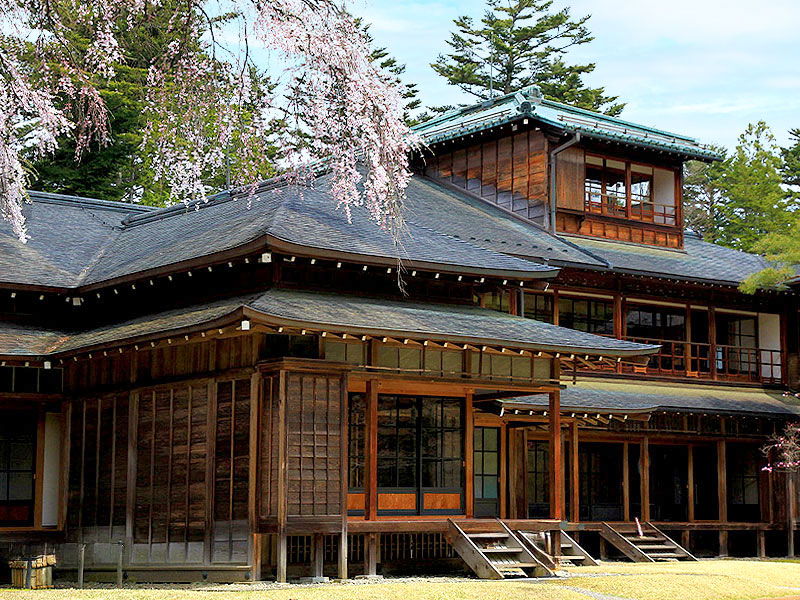 【日光西町】モダン日光の名建築巡り！明治最大の皇室御用邸＆石造ゴシック教会を拝見～ガーディナー設計の礼拝堂、日本最古リゾートホテルとなった侍屋敷、石升水道まで～