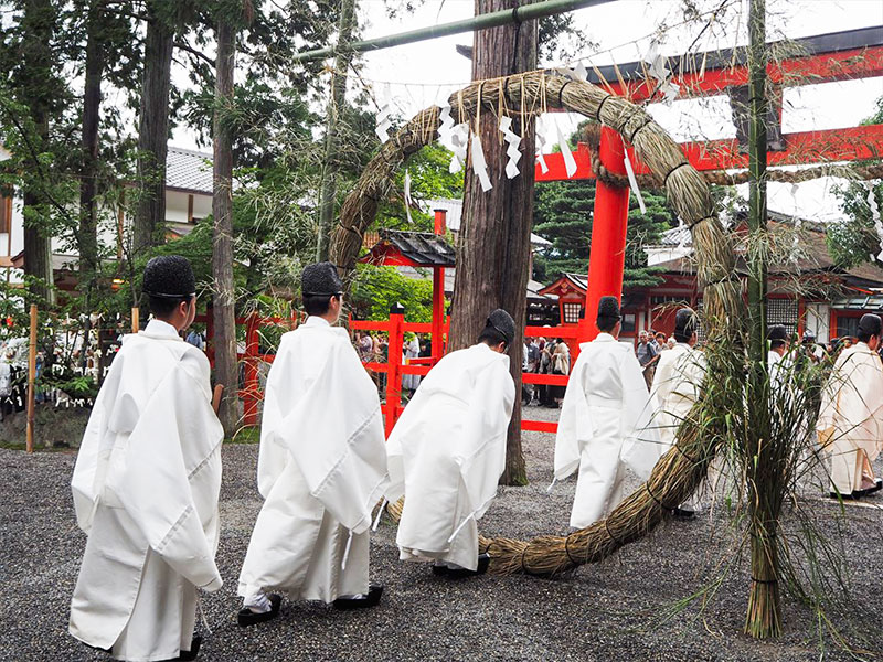 【夏越の祓】吉田神社、夏越の大祓！厄除け人形祓い＆千人で茅の輪くぐり～半年間のけがれを祓え！全国の神さまが集う聖地「神楽岡」をいく～
