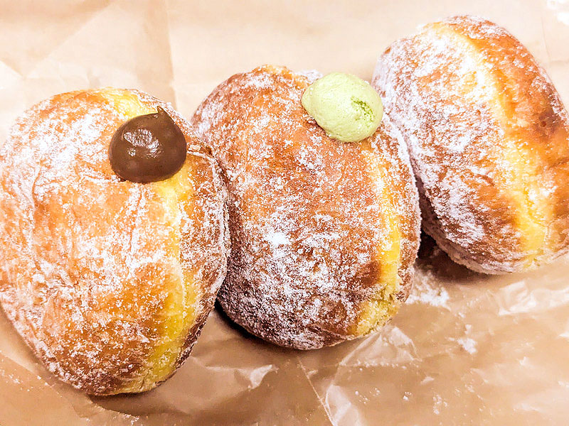 【十条銀座】元編集長と惣菜＆スイーツ食べ歩き！東京を代表する人気商店街へ～名物チキンボール、老舗の絶品おにぎり、生ドーナツ…“惣菜天国”を堪能せよ～