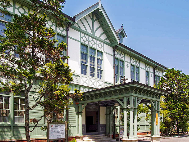 【奈良女子大学】通常非公開、ハーフティンバーの旧本館＆奈良基督教会を特別拝見～北欧と和を融合した乙女の学び舎、宮大工が手がけた日本最古級の和風教会堂まで～