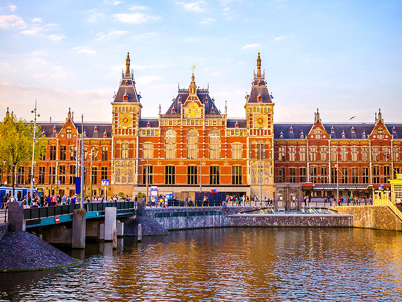 【オランダ】世界を刺激する建築実験場へ！笠原先生と、水と革新の3都市堪能ツアー～奇想天外リノベの国！オランダ建築祭から、名建築ロイドホテルで宿泊を～