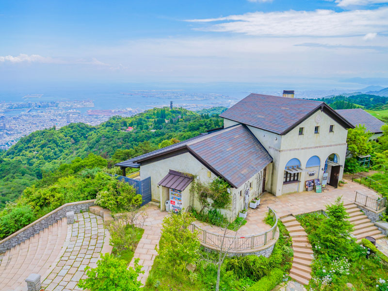 【六甲】森の案内人と六甲最高峰をいく！港町を望む絶景ガーデンから有馬温泉まで～いざ神戸のシンボルへ！“森の母”と太古の磐座、六甲変動100万年の大自然～