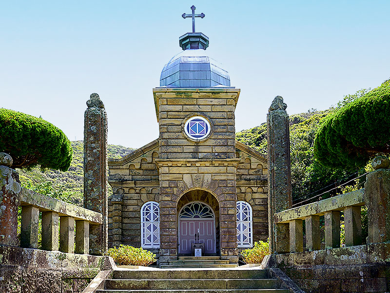【五島列島】教会専門家と潜伏キリシタンの聖地巡礼！船でしか行けない世界遺産の島々へ～教会建築の傑作・旧五輪教会堂、船でいくキリシタン洞窟、貸切バス＆クルーズツアー～