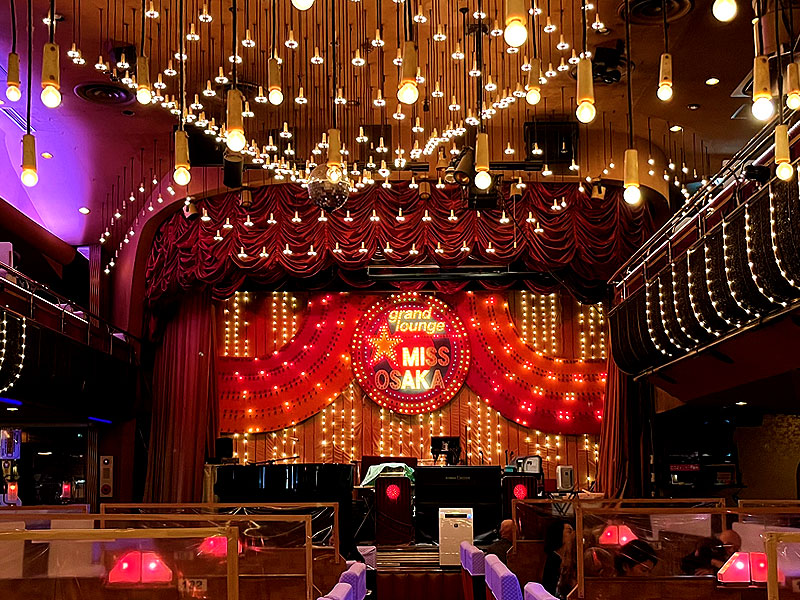 【ミス大阪】日本最大級のグランドキャバレーへ！女性限定★開店前に特別潜入～副店長と名物レディがご案内！ミナミの夜に煌めく、絢爛華麗な夢の世界～