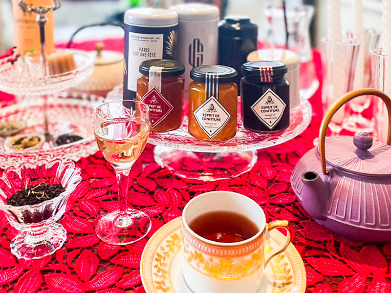 【船場・中之島】名建築で紅茶サロン、大正モダンの傑作・船場ビルを特別に拝見～大阪レトロ建築めぐり、絶品スモーブロー＆デザートと4種の紅茶のマリアージュ～