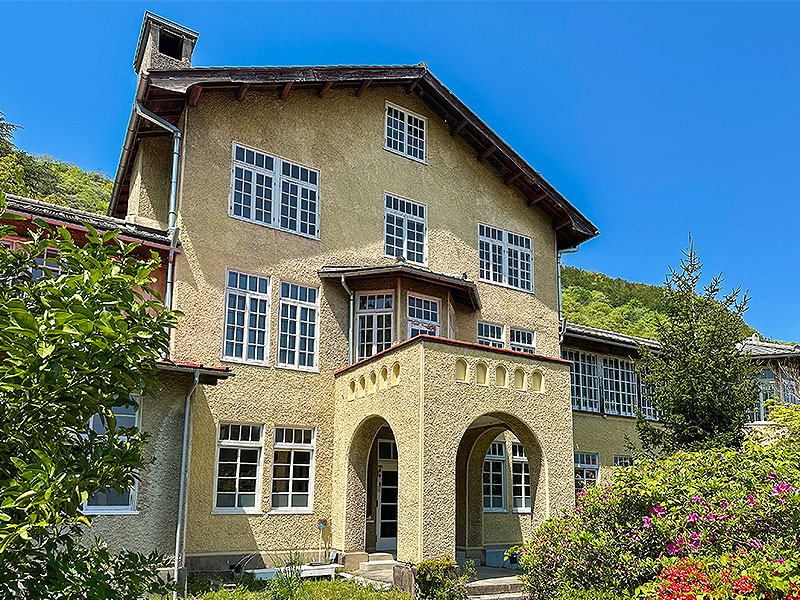 【近江八幡】ヴォーリズ記念病院旧本館＆非公開の旧佐藤久勝邸を特別案内～サナトリウム五葉館、礼拝堂、ヴォーリズ事務所の名デザイナー自邸まで～